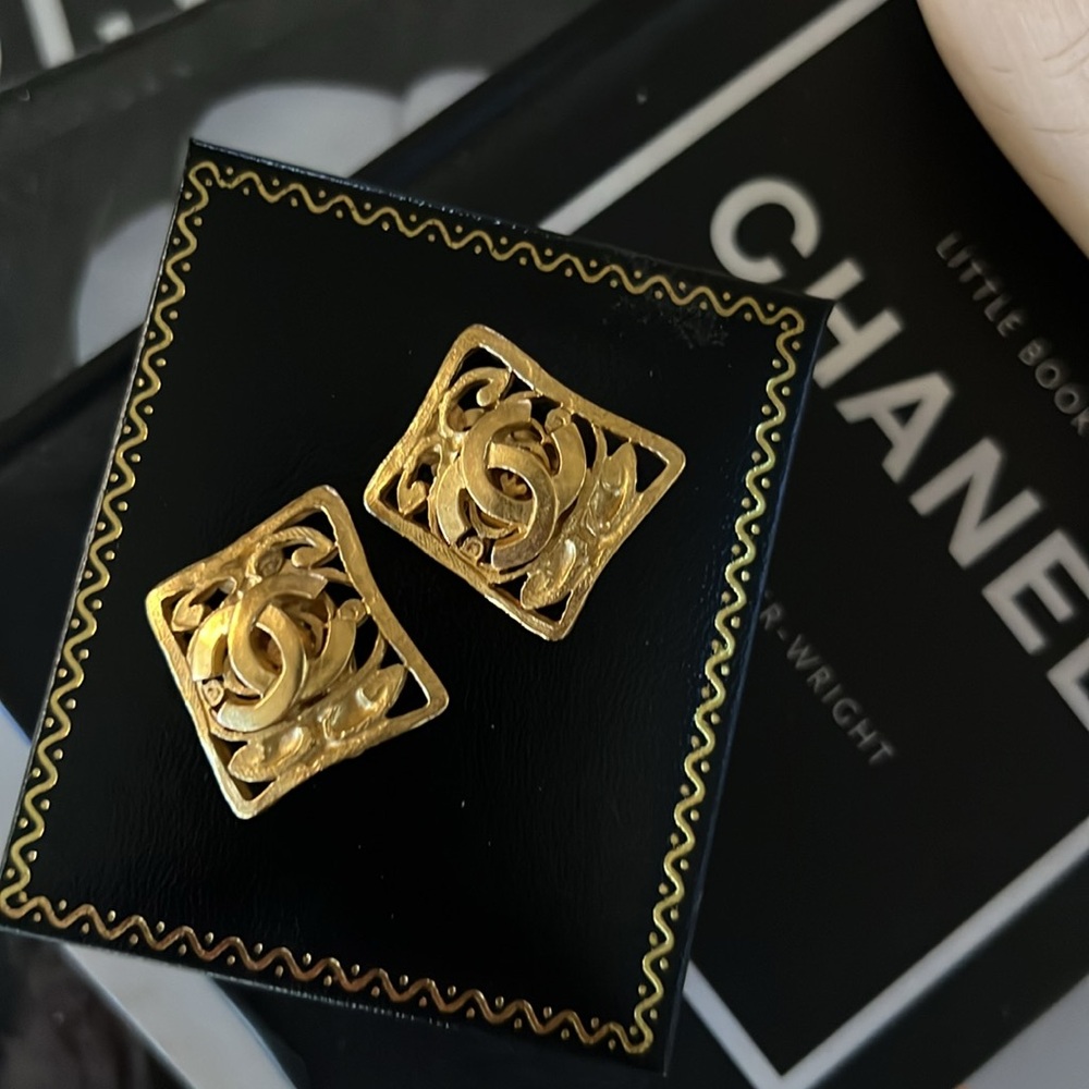 •Vintage Chanel Earrings